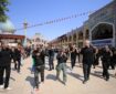 دسته‌روی قشقایی‌های مقیم شیراز به سمت حرم شاهچراغ(ع) در صبح تاسوعا