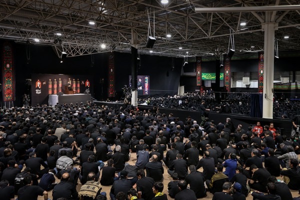دومین شب مراسم عزاداری امام حسین(ع) از طرف رهبر انقلاب برگزار شد