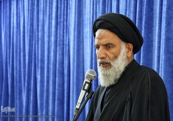 همراهی با رهبر انقلاب و حفظ وحدت وظیفه همگان است