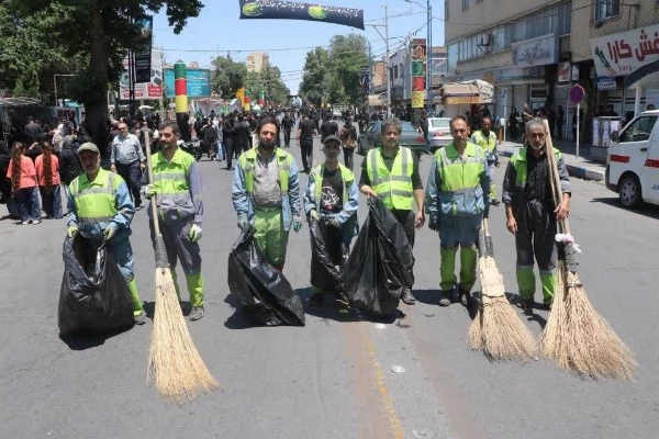 تلاش شبانه‌روزی پاکبانان ارومیه در عاشورای حسینی برای حفظ پاکیزگی شهر