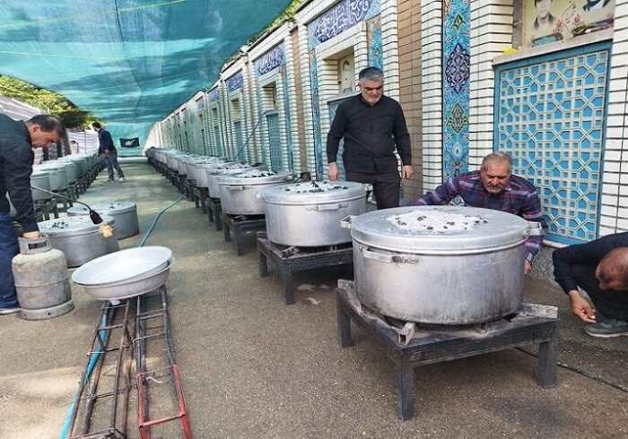 پخت ۷۲ دیگ غذای نذری به یاد شهدای کربلا در مصلی یاسوج