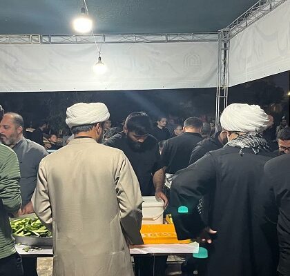 خدمت‌رسانی به زائران تشییع رهبر شهید در ۵ موکب + عکس