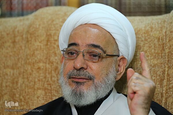 پاسخ به شبهه‌افکنی درباره «دست دادن امام حسین(ع) با یزید»