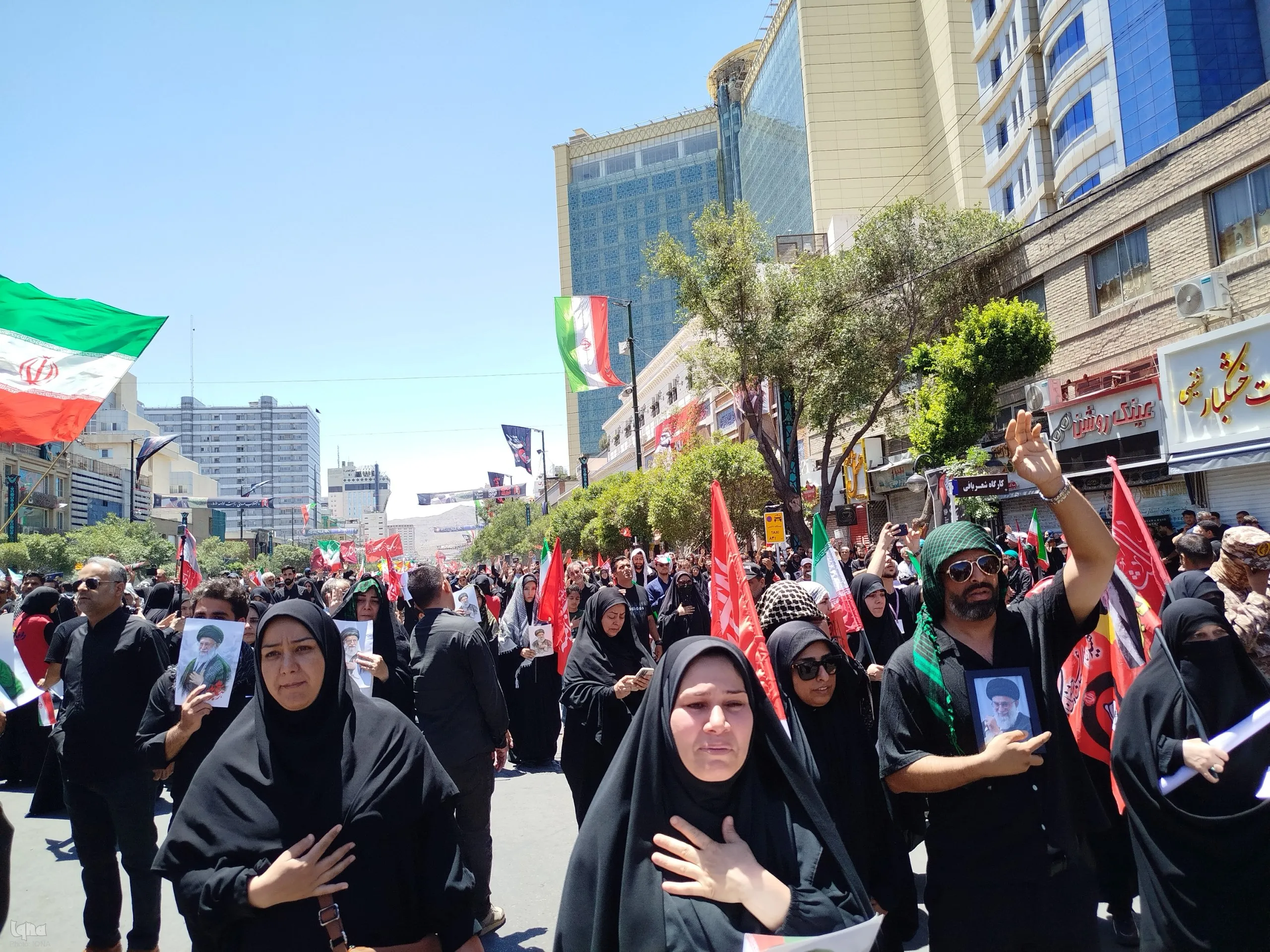 تشییع پیکر رهبر شهید در مشهد؛ بدرقه باشکوه در جوار حرم رضوی