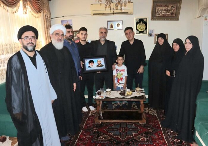 دیدار شهردار تبریز با خانواده شهیدان«پارسای خطیبی» و «اکبری»