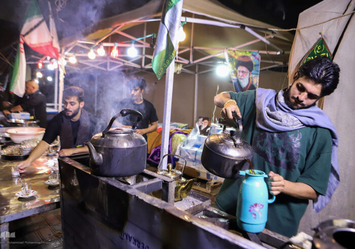 خدمترسانی مواکب خوزستان در مراسم تشییع قائد شهید امت در عراق خدمترسانی مواکب خوزستان در مراسم تشییع قائد شهید امت در عراق