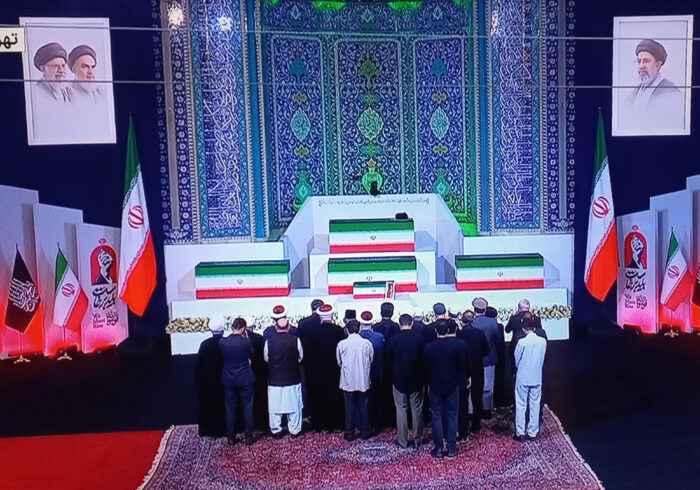 ادای احترام شخصیت‌های سیاسی و فرهنگی برخی کشورها به پیکر مطهر رهبر شهید انقلاب