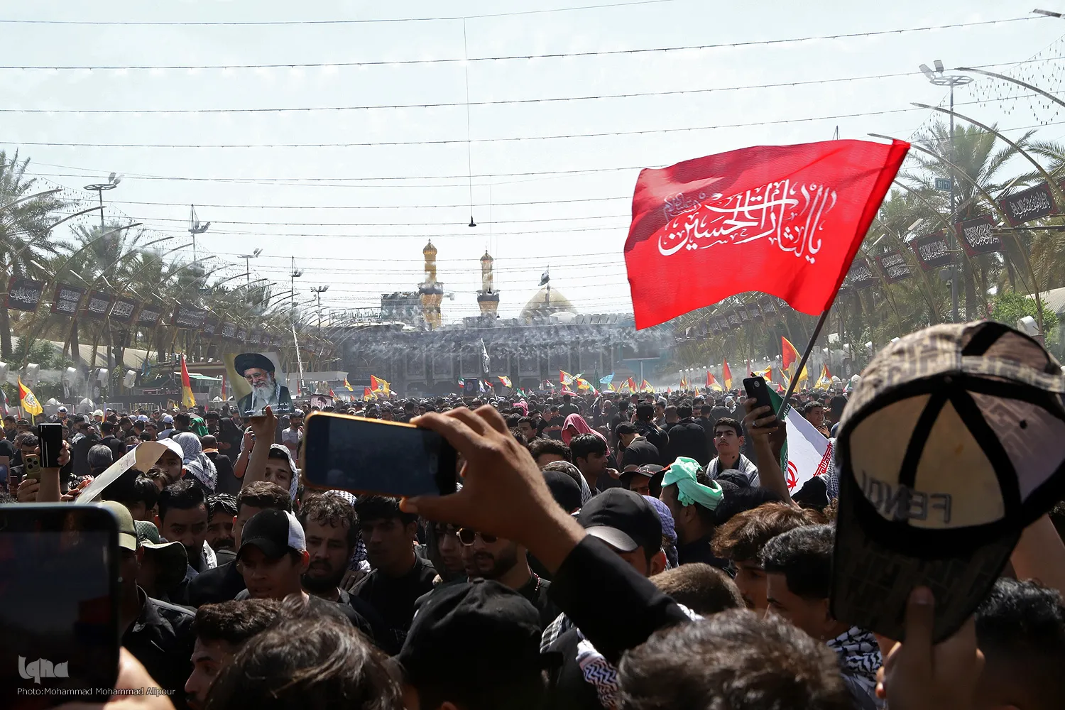 تشییع پیکر مطهر رهبر شهید در کربلا