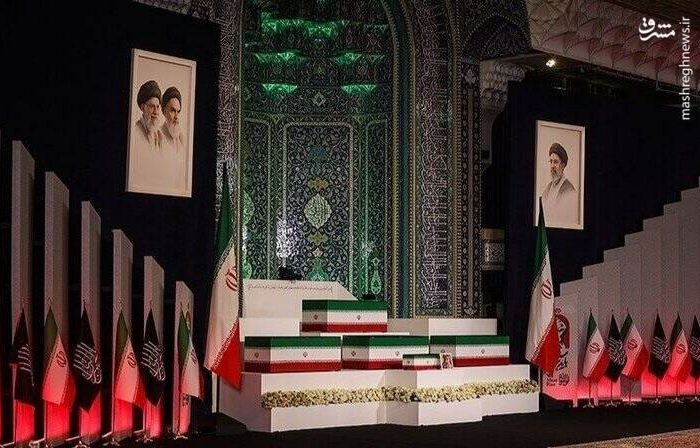 ادای احترام شخصیت‌های سیاسی و فرهنگی جهان بر پیکر مطهر رهبر شهید انقلاب/ وداع فرماندهان ارشد نیروهای مسلح با فرمانده شهید کل قوا/ آخرین دیدار سران قوا و مسئولان با امام شهید انقلاب+ فیلم و عکس