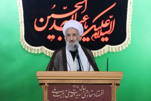 اقامه نماز جمعه ساری به امامت آیت‌الله محمدی لائینی