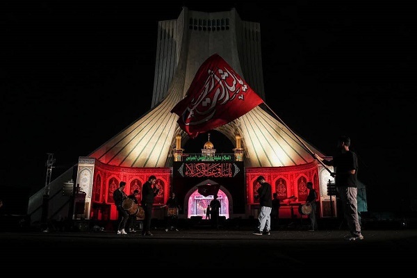 میزبانی «محرم شهر» از عزاداران حسینی در میدان آزادی