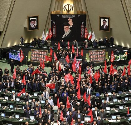 نخستین نشست علنی مجلس بعد از جنگ 40 روزه برگزار شد نخستین نشست علنی مجلس بعد از جنگ 40 روزه برگزار شد