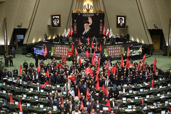 نخستین نشست علنی مجلس بعد از جنگ 40 روزه برگزار شد نخستین نشست علنی مجلس بعد از جنگ 40 روزه برگزار شد