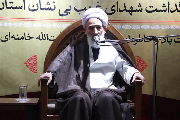 حضور در تشییع رهبر شهید، بهترین پاسخ به دشمنان