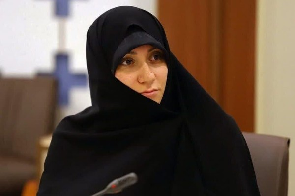 بازخوانی دیدگاه رهبر شهید انقلاب درباره زنان بازخوانی دیدگاه رهبر شهید انقلاب درباره زنان