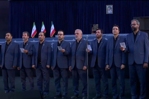 تقدیم اثر جدید گروه هم‌خوانی «محمد رسول‌الله(ص)» به رهبر شهید + فیلم