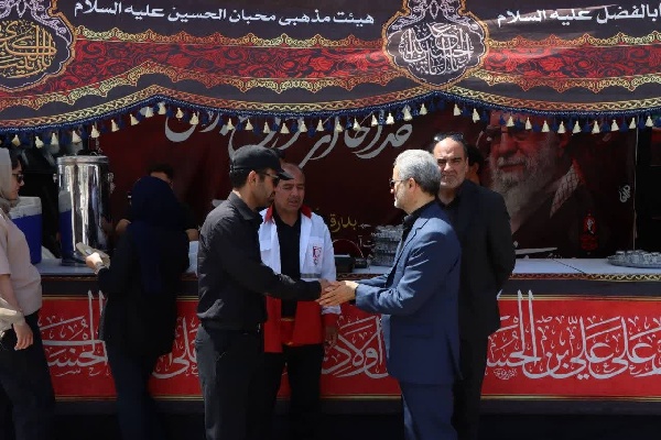 بازدید معاون هماهنگی امور اقتصادی استانداری خراسان‌شمالی از موکب‌های خدمت‌رسان استان