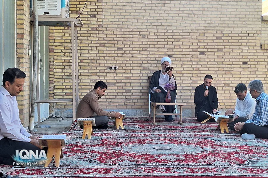برگزاری کرسی «تلاوت قرآن» با محوریت سوره حجرات در یزد + عکس