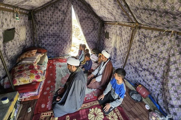 تبلیغ احکام دین اسلام در مناطق عشایری چهارمحالوبختیاری تبلیغ احکام دین اسلام در مناطق عشایری چهارمحالوبختیاری