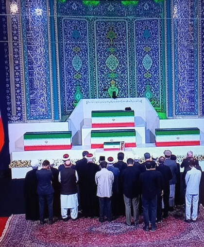 آغاز مراسم ادای احترام هیئتهای عالیرتبه خارجی به پیکر مطهر رهبر شهید انقلاب آغاز مراسم ادای احترام هیئتهای عالیرتبه خارجی به پیکر مطهر رهبر شهید انقلاب