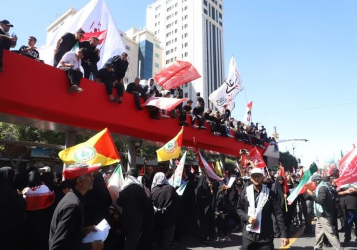 حضور نمایندگان ۲۷ ملیت خارجی در مراسم تشییع پیکر رهبر شهید در مشهد