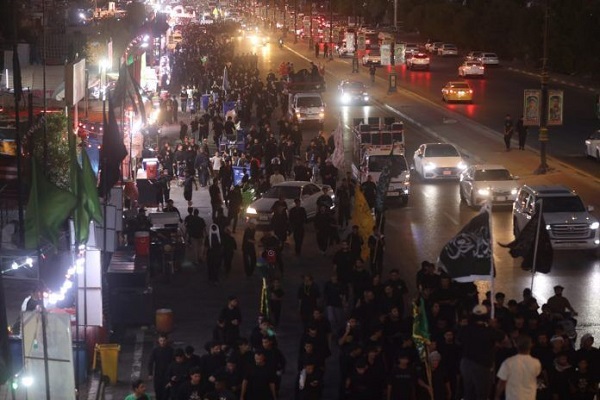 پیاده‌روی زائران اربعین حسینی از بصره به کربلا آغاز شد