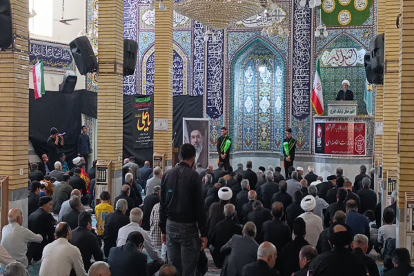 پرچم خون‌خواهی رهبر شهید بر فراز مساجد برافراشته است