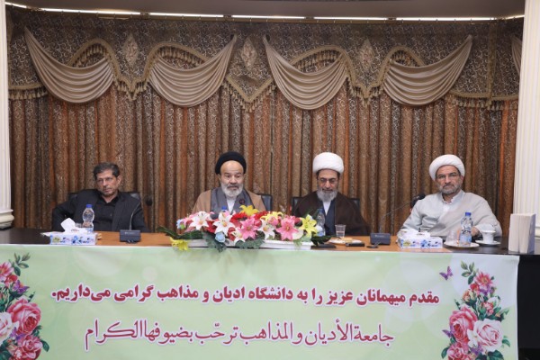 نشست علمی تخصصی بررسی کتاب «همباوران» برگزار شد نشست علمی تخصصی بررسی کتاب «همباوران» برگزار شد