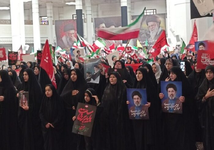 طوفانِ اندوه در حریم شاهچراغ(ع)؛ پیمانِ شیرزنان شیرازی با رهبر شهید