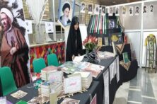 ارائه خدمات فرهنگی و معرفتی به زائران مراسم تشییع امام شهید توسط جامعه‌الزهرا(س)