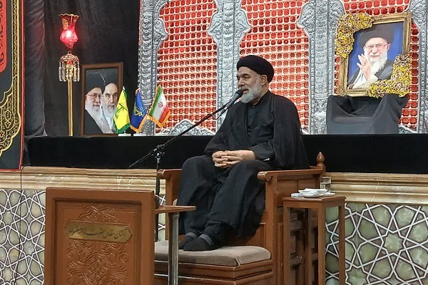 زیارت امام حسین(ع) منشأ حیات معنوی جامعه اسلامی است