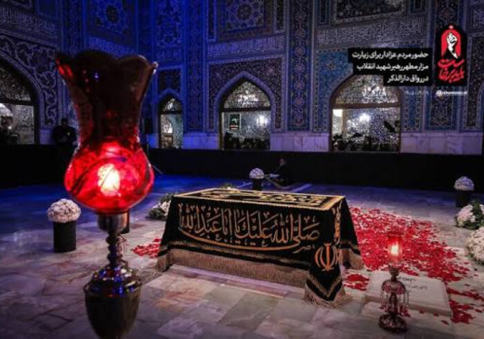 برگزاری آیین بزرگداشت هفتمین شب تدفین امام شهید امت در حرم رضوی
