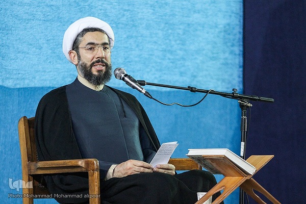 وحدت ملی حول محور امام جامعه؛ رمز تابآوری و اقتدار ایران در برابر دشمن وحدت ملی حول محور امام جامعه؛ رمز تابآوری و اقتدار ایران در برابر دشمن