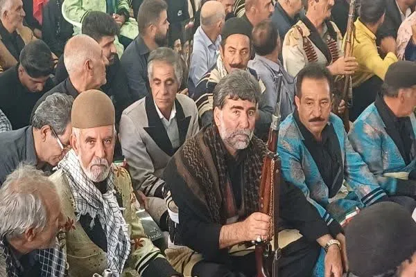 اجتماع عشایر و روستائیان لرستان در مراسم وداع با رهبر شهید