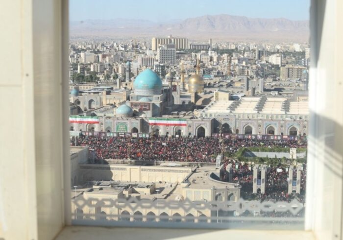 اقامه نماز بر پیکر مطهر قائد شهید امت در صحن پیامبر اعظم(ص)
