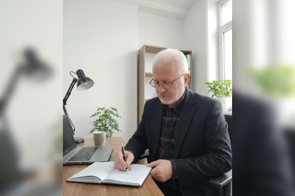ادبیات کودک و نوجوان؛ سدی مستحکم در برابر ازخودباختگی