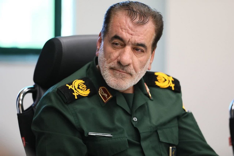 اهدای ۹۰۰ جلد کتاب دفاع مقدس به مراکز فرهنگی همدان اهدای ۹۰۰ جلد کتاب دفاع مقدس به مراکز فرهنگی همدان
