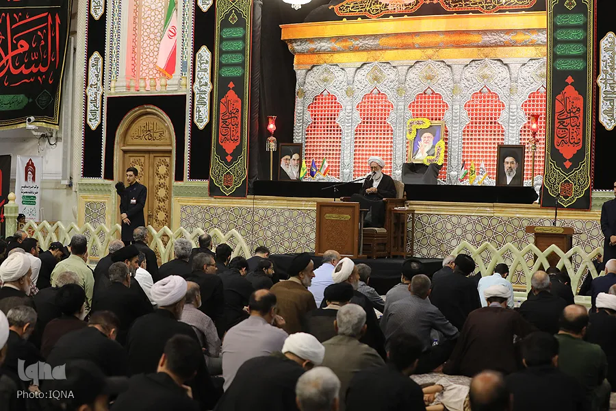 مراسم گرامیداشت رهبر شهید از سوی آیت‌الله مکارم شیرازی