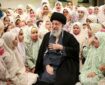 اقامه «نماز فرشته‌ها» با حضور دختران تازه مکلف شده در مراسم وداع امام شهید