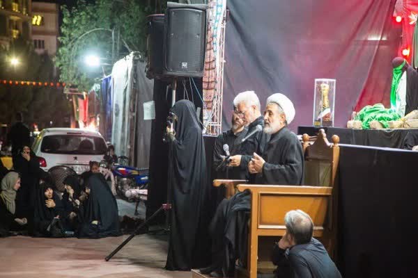 ملت ایران خواستار انتقام و خونخواهی رهبر شهید است ملت ایران خواستار انتقام و خونخواهی رهبر شهید است