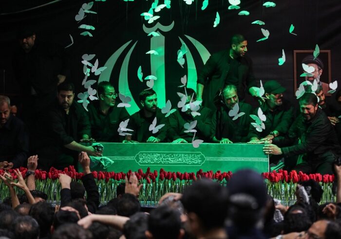 آخرین دیدار خانوادههای معظم شهدا با رهبر شهید انقلاب آخرین دیدار خانوادههای معظم شهدا با رهبر شهید انقلاب