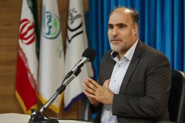 کربن معتقد به نگاه استنطاقی و فراتاریخی به قرآن است