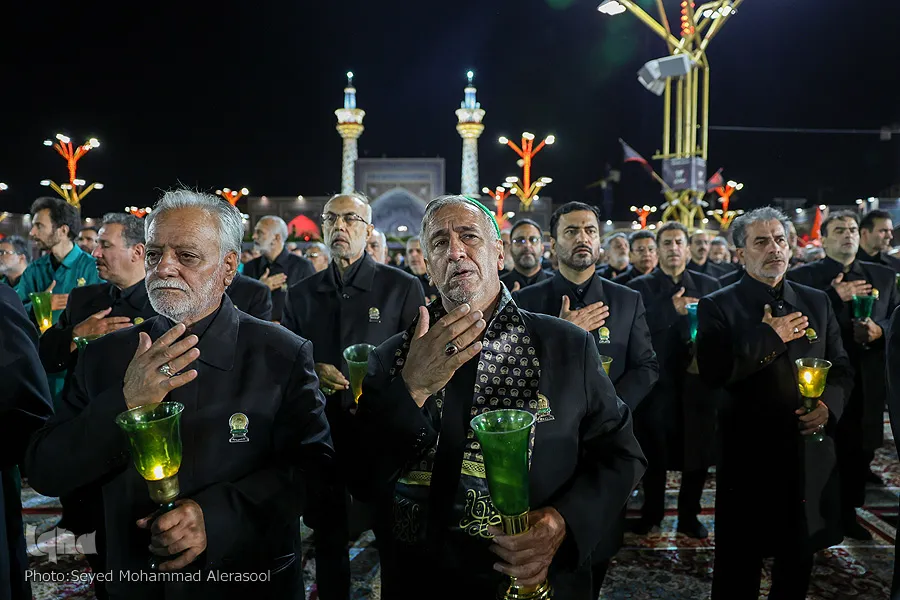 آیین خطبه‌خوانی در شب شهادت امام رضا(ع)؛ حرم رضوی غرق در سوگ و دلدادگی