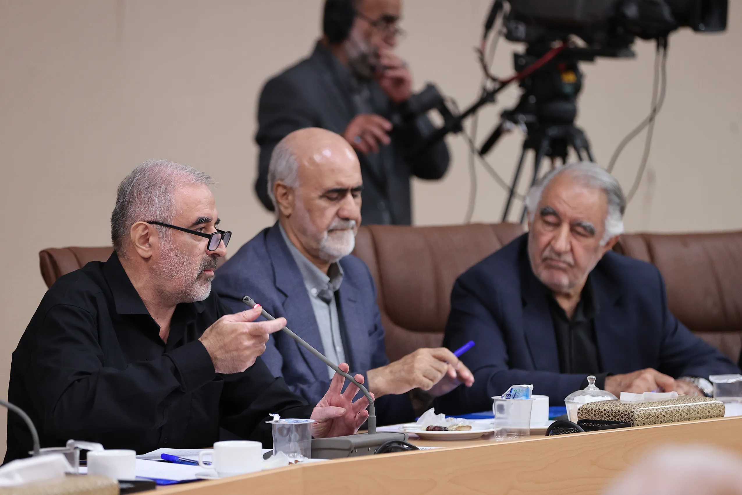 انتقاد از مشکلات نباید وحدت جامعه را هدف قرار دهد انتقاد از مشکلات نباید وحدت جامعه را هدف قرار دهد