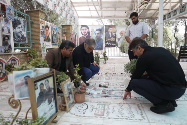 شهردار کلانشهر قم بر مزار شهید خبرنگار «مسعود سلیمی» حاضر شد