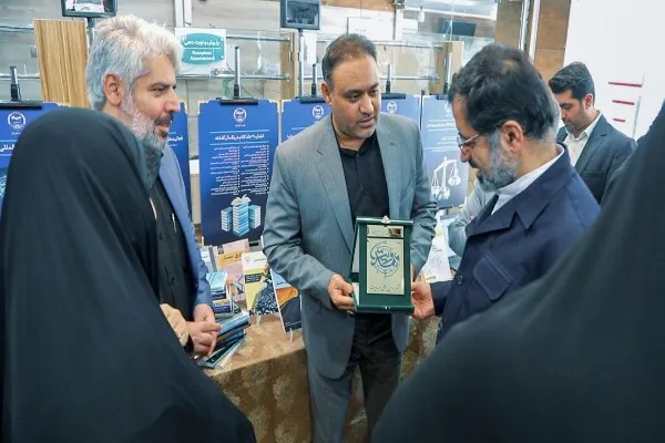 نشان مهدی ‌یاور به استاندار قم اهدا شد