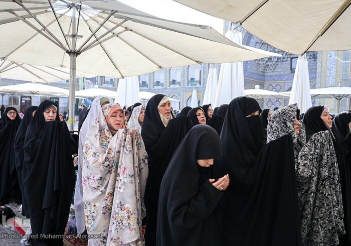 اقامه نماز‌های مستحبی پیامبر اعظم(ص) و امام رضا(ع) در حرم رضوی