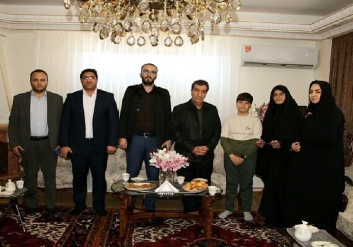 دیدار شهردار منطقه ۴ تبریز با خانواده شهید «مهدی روکش»
