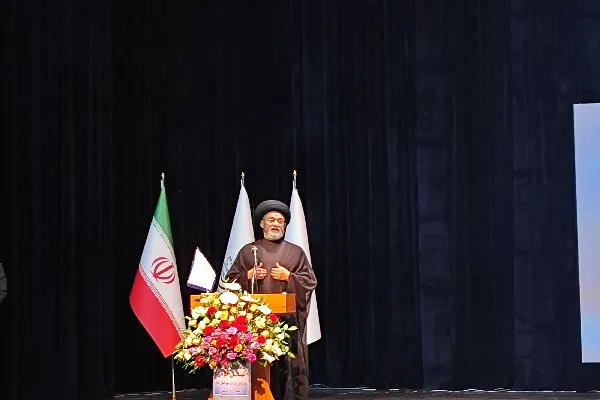 خبرنگار باید حقیقت‌گو و در برابر قدرت‌های اهریمنی مقاوم باشد