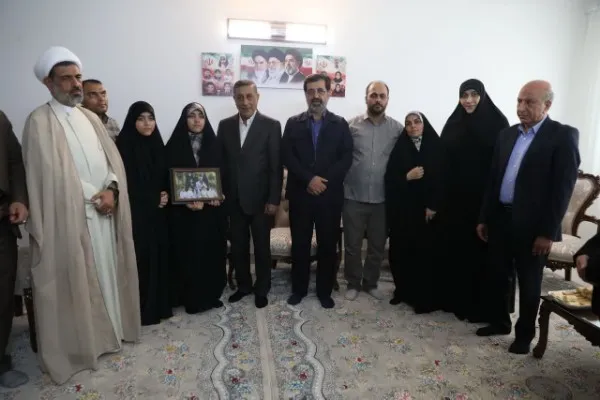 تحویل کلید واحد مسکونی به «ستایش» و «نیایش»؛ دو نوجوان بازمانده از حمله تروریستی شهریار